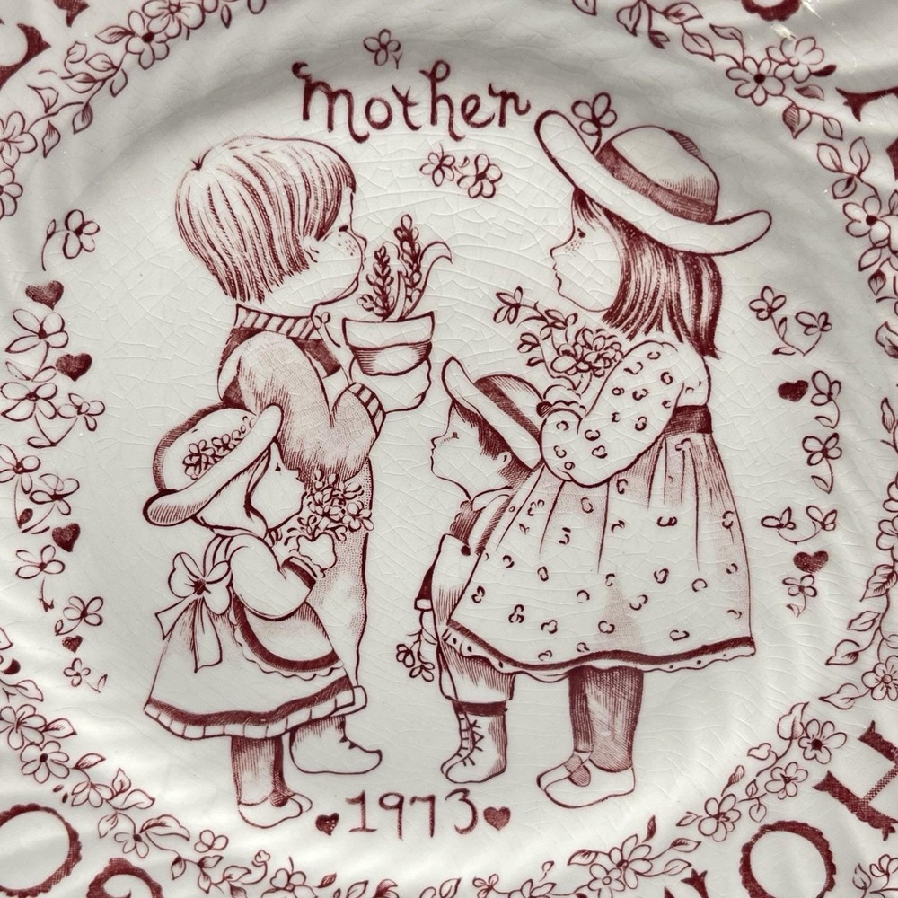 Royal Crownford 1973 Plate "A Good Mother Makes a Happy Home" By Norma Sherman - Picture 3 of 8